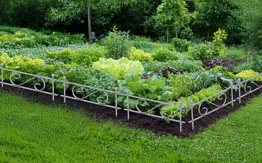 Beetabgrenzung mit Stil: So bringt ein Steck- oder Beetzaun Ordnung in den Garten