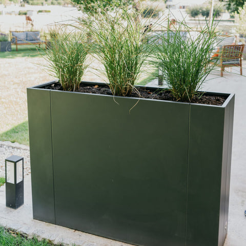 Schmales Hochbeet Manarola aus Metall in pulverbeschichtet anthrazit