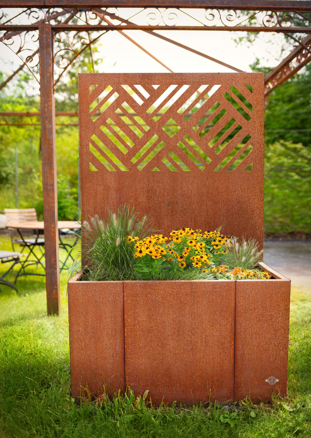 Pflanzkübel Vernazza mit Sichtschutz Cortenstahl Pflanzkübel Vernazza mit Sichtschutz Cortenstahl