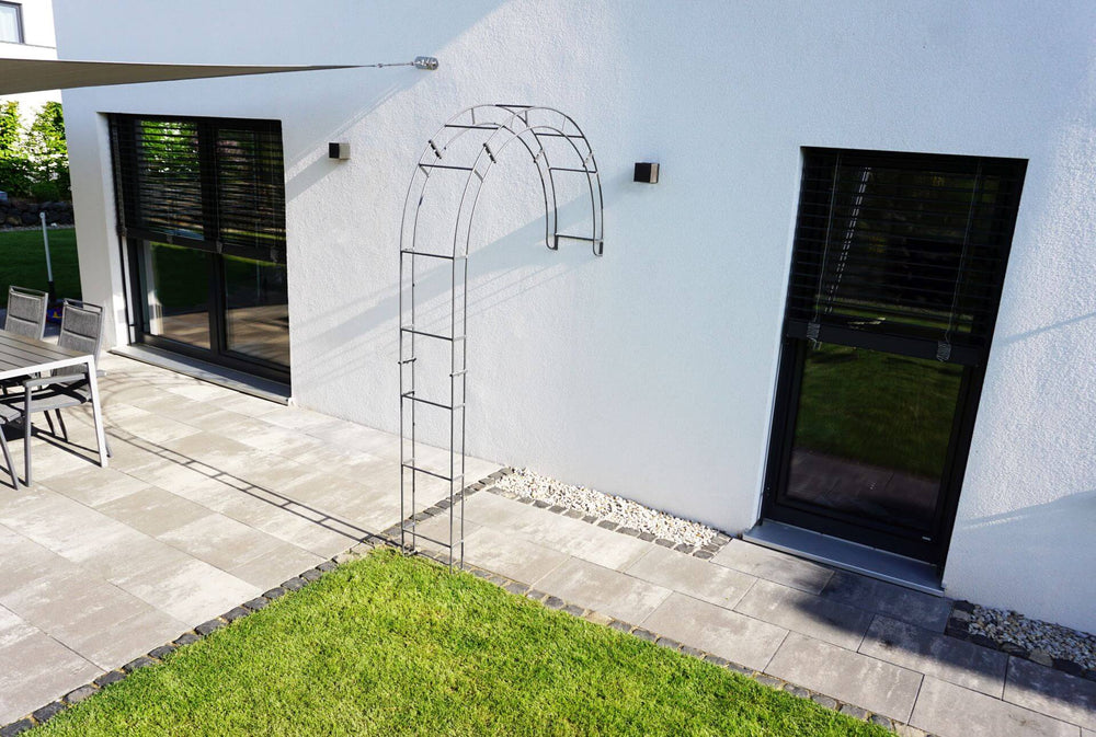 Rosenbogen Cremona Anthrazit an Wand montiert Rosenbogen Cremona Anthrazit an Wand montiert