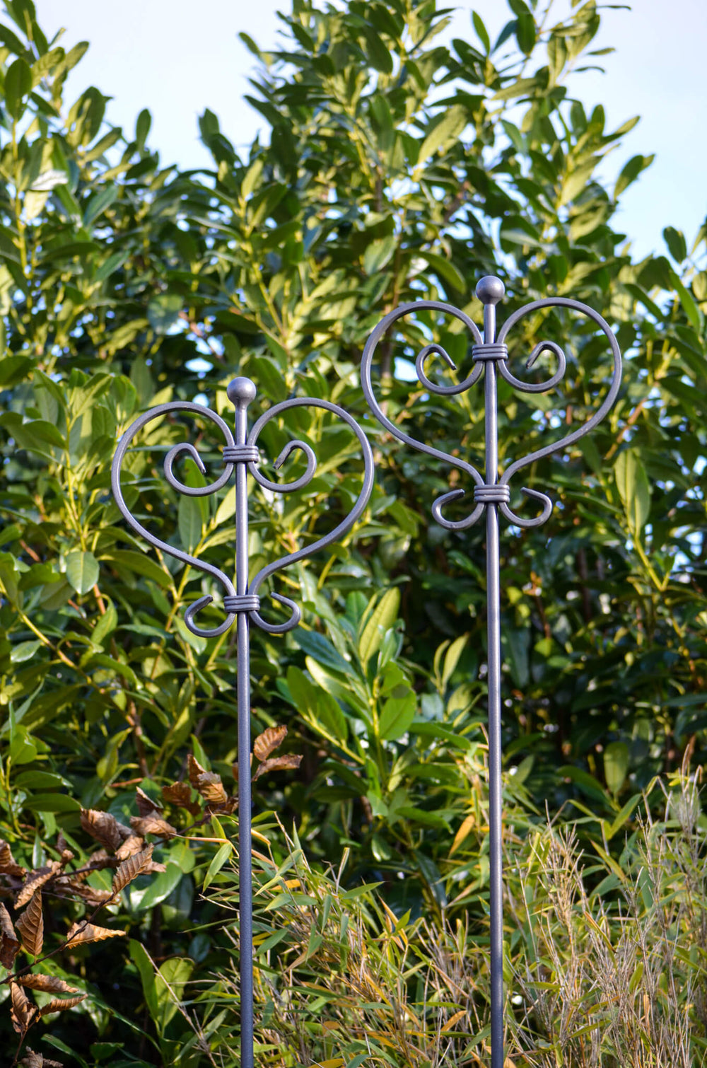 Gartenstecker Treviso im Set in pulverbeschichtet Anthrazit in einem Garten Gartenstecker Treviso im Set in pulverbeschichtet Anthrazit in einem Garten