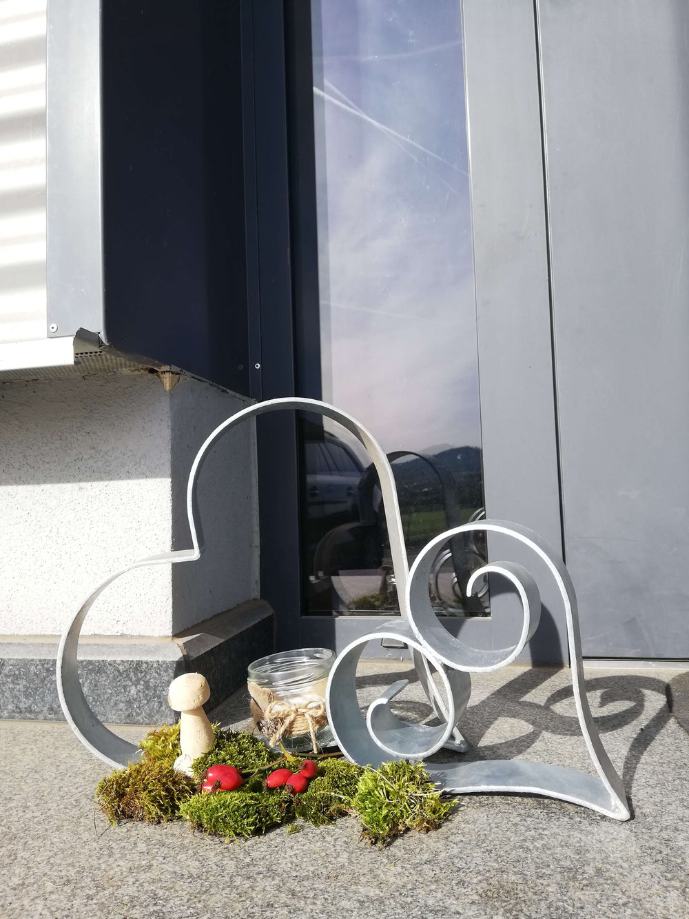 Metallherzen Bielle und Vercelli vor Haustür, feuerverzinkt Metallherzen Bielle und Vercelli vor Haustür, feuerverzinkt