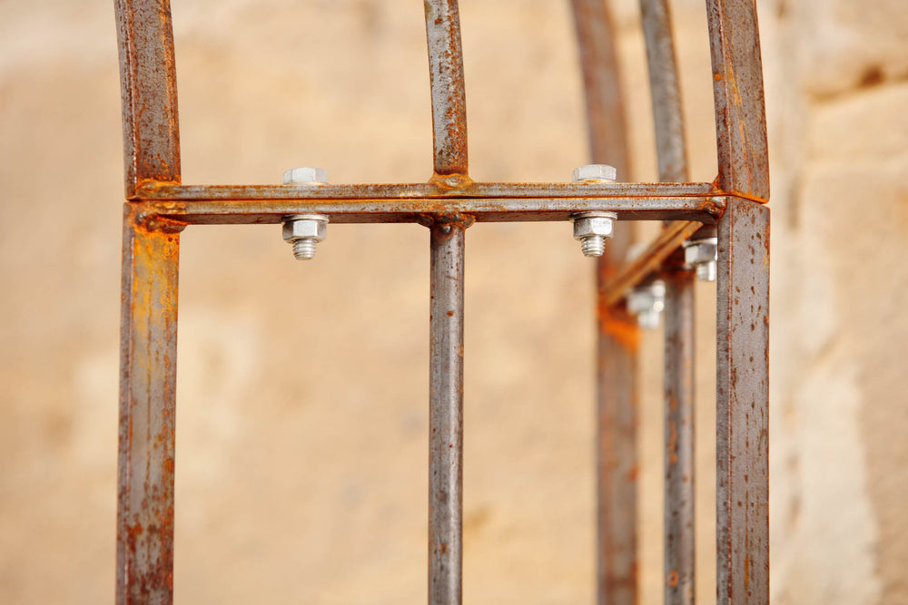 Rosenbogen Matera in unbeschichtet Detailaufnahme der Rostpatina Rosenbogen Matera in unbeschichtet Detailaufnahme der Rostpatina