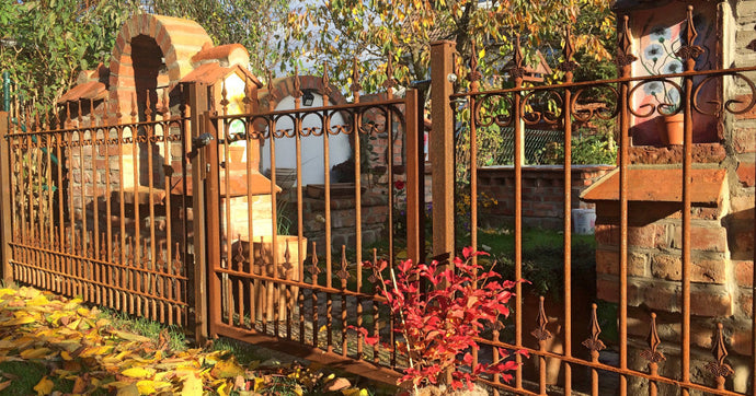 Rostdeko für den Garten – rustikale Deko für den Herbst